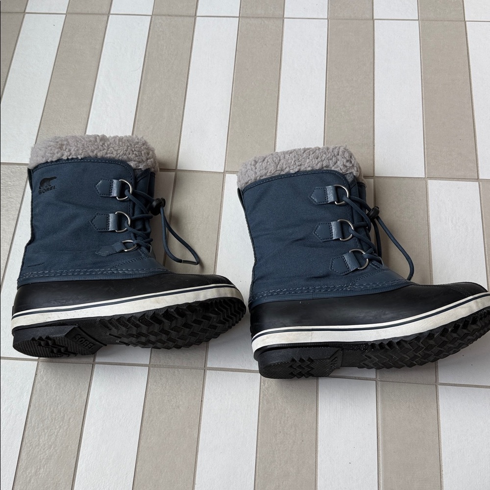 Sorel kids boys or girls winter boots size 4 Yoot Pac - Picture 3 of 8